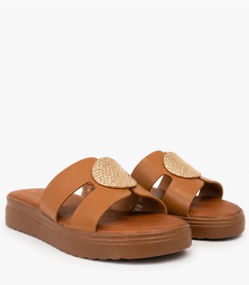 Κάμελ flatform με χρυσή διακοσμητική αγκράφα
