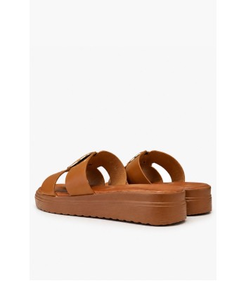 Κάμελ flatform με χρυσή διακοσμητική αγκράφα
