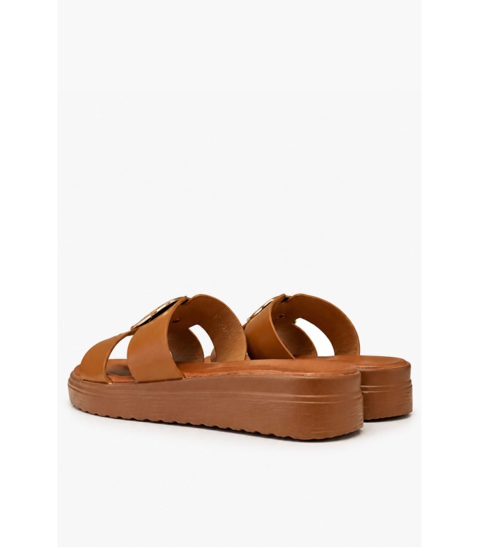 Κάμελ flatform με χρυσή διακοσμητική αγκράφα