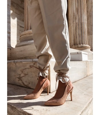 Lace up μυτερές γόβες σε μπεζ χρώμα 