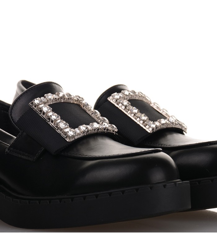 Μαύρα Loafers με αγκράφα 