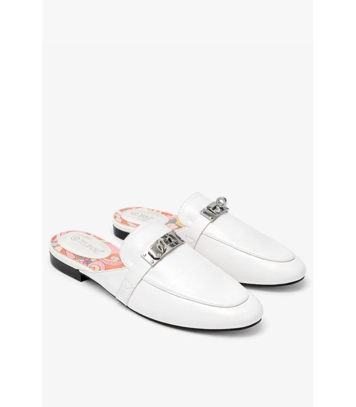 Λευκό flat mule με μεταλλικό διακοσμητικό